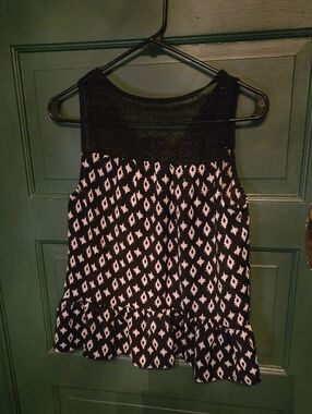 Sleeveless Black & White Patterned Top